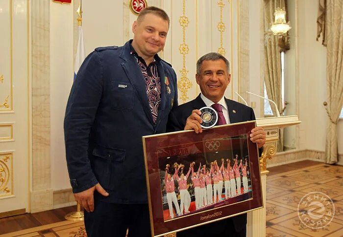 Награды Татарстана. Минниханова Рустама Нургалиевича на встречах фото.