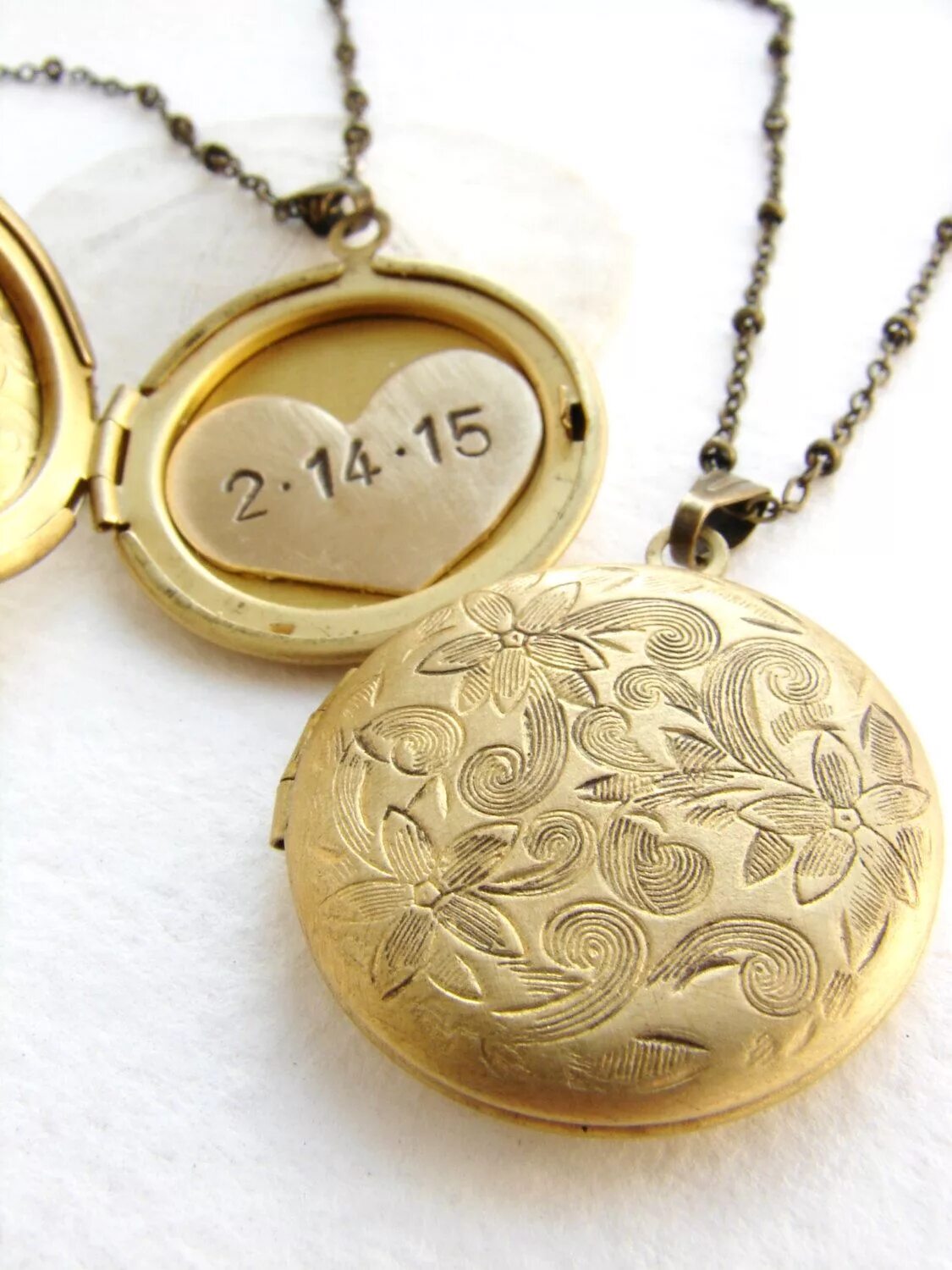 Медальон на свадьбу. Медальон с фотографией детей. Heart necklace. Медальон свадьба. Медальон сердце.