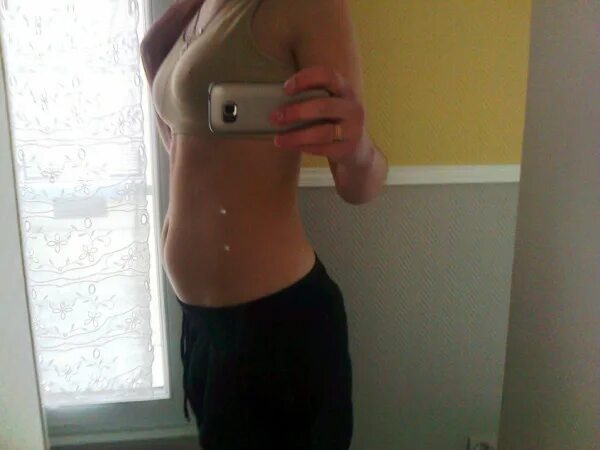 Живот на 13 неделе у худых. Животик на 13 неделе. Живот в 13 недель беременности по неделям. 13 недель живот у полных. Живот на 9 акушерской неделе.