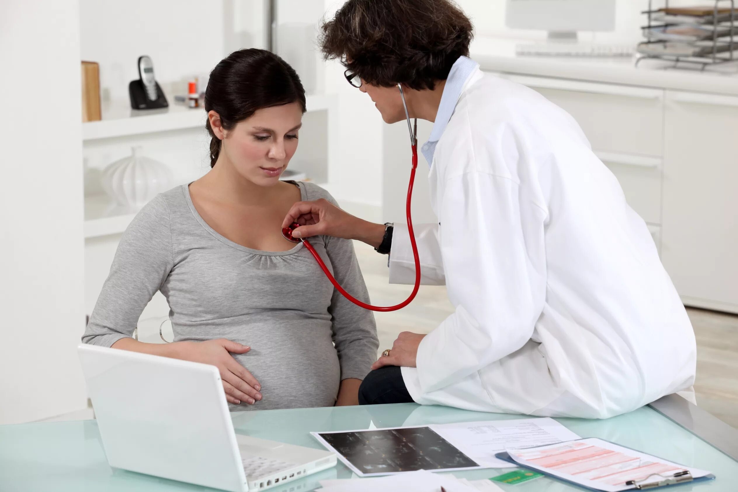 Патология врач беременна. Пороки сердца у беременных. Сердце беременной. Приобретенные пороки сердца у беременных. Беременные женщины.