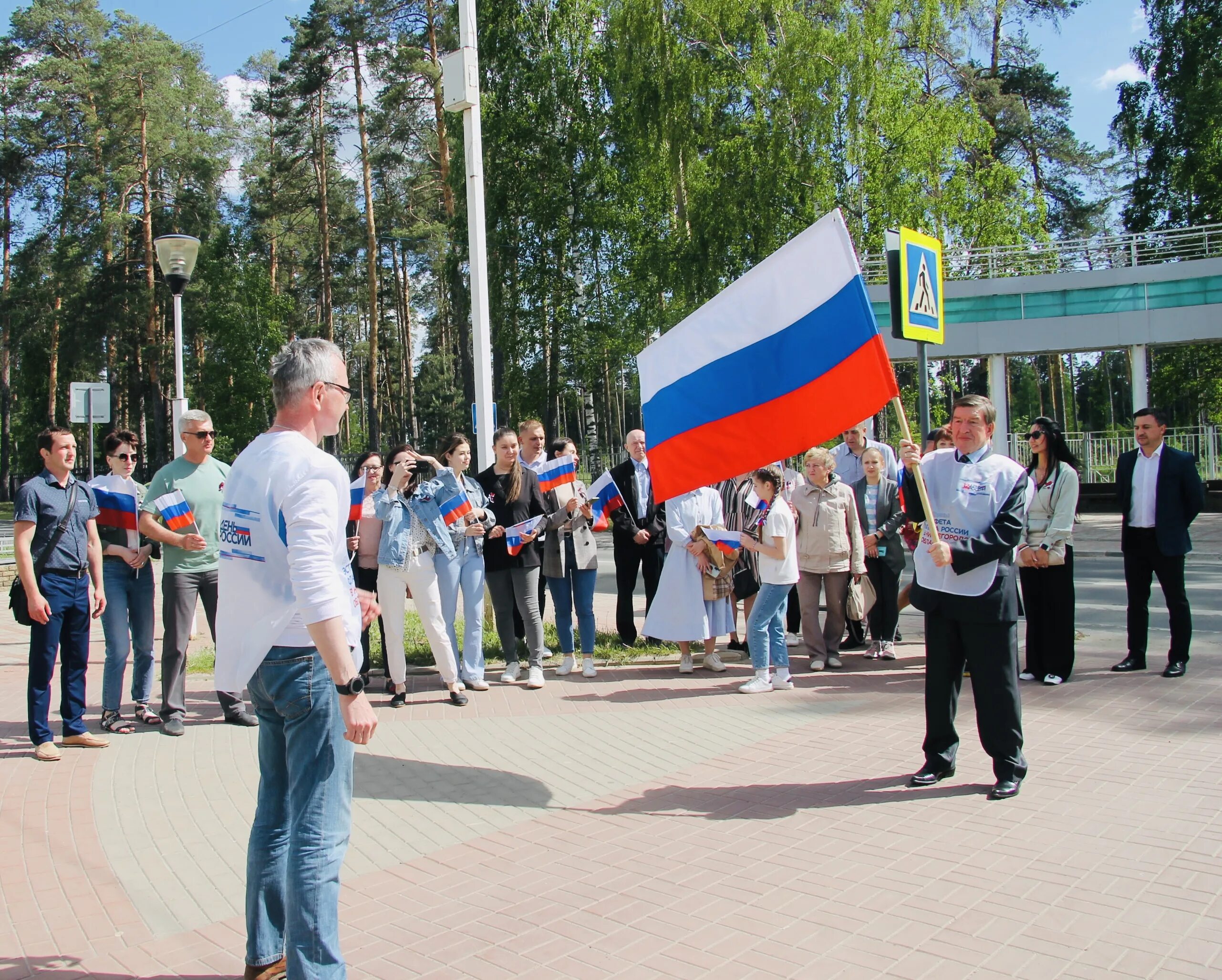 День россии в нижнем новгороде. Эстафета на праздник день России. Флаг России эстафета. Празднование дня флага России. Эстафета с флагом.