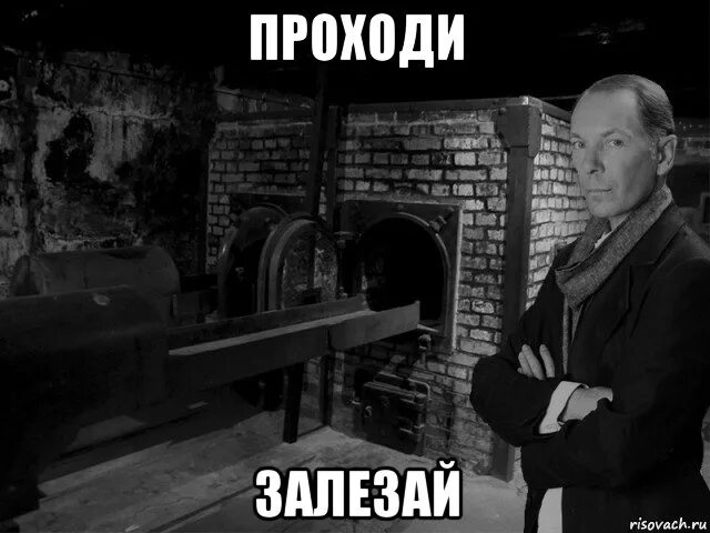 Ну проходи ну давай я. Ну проходи ну давай я. Мем с дедом в зеркале. Мемы про лето. Дед перед зеркалом.
