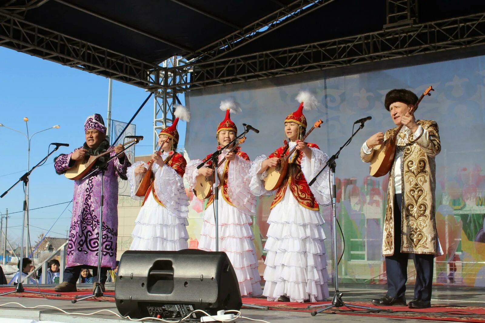 С праздником Наурыз. Наурыз концерт. Празднование Наурыза. Концерт посвященный Наурыз. Кто празднует наурыз