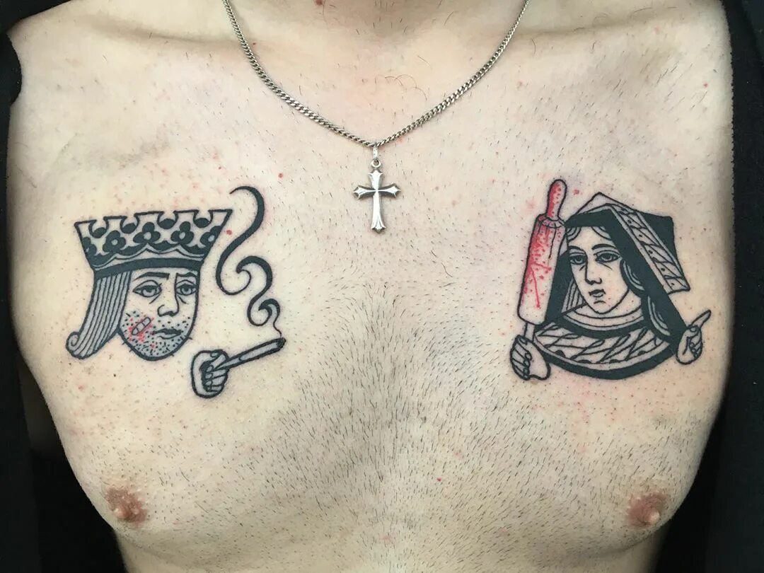 Тату на руке король и королева. Тематические тату. Тату король и дама. Татуировка король. Царские тату.