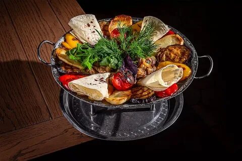 Мясо на садже с овощами