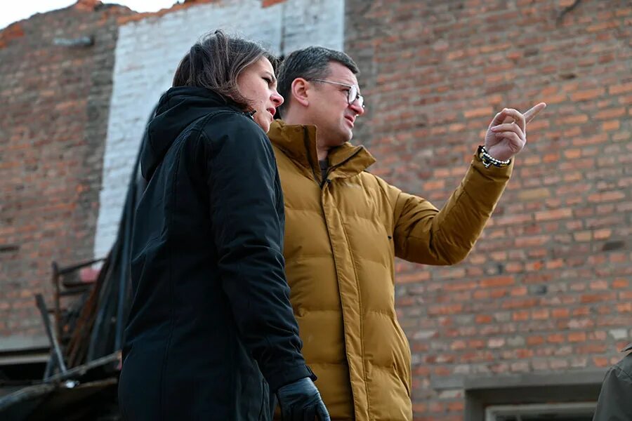 Анналена бербок прибыла в киев. Анналена бербок annalena baerbock. Новости бербок. Анналена бербок 2022. Анналена бербок в харькове.
