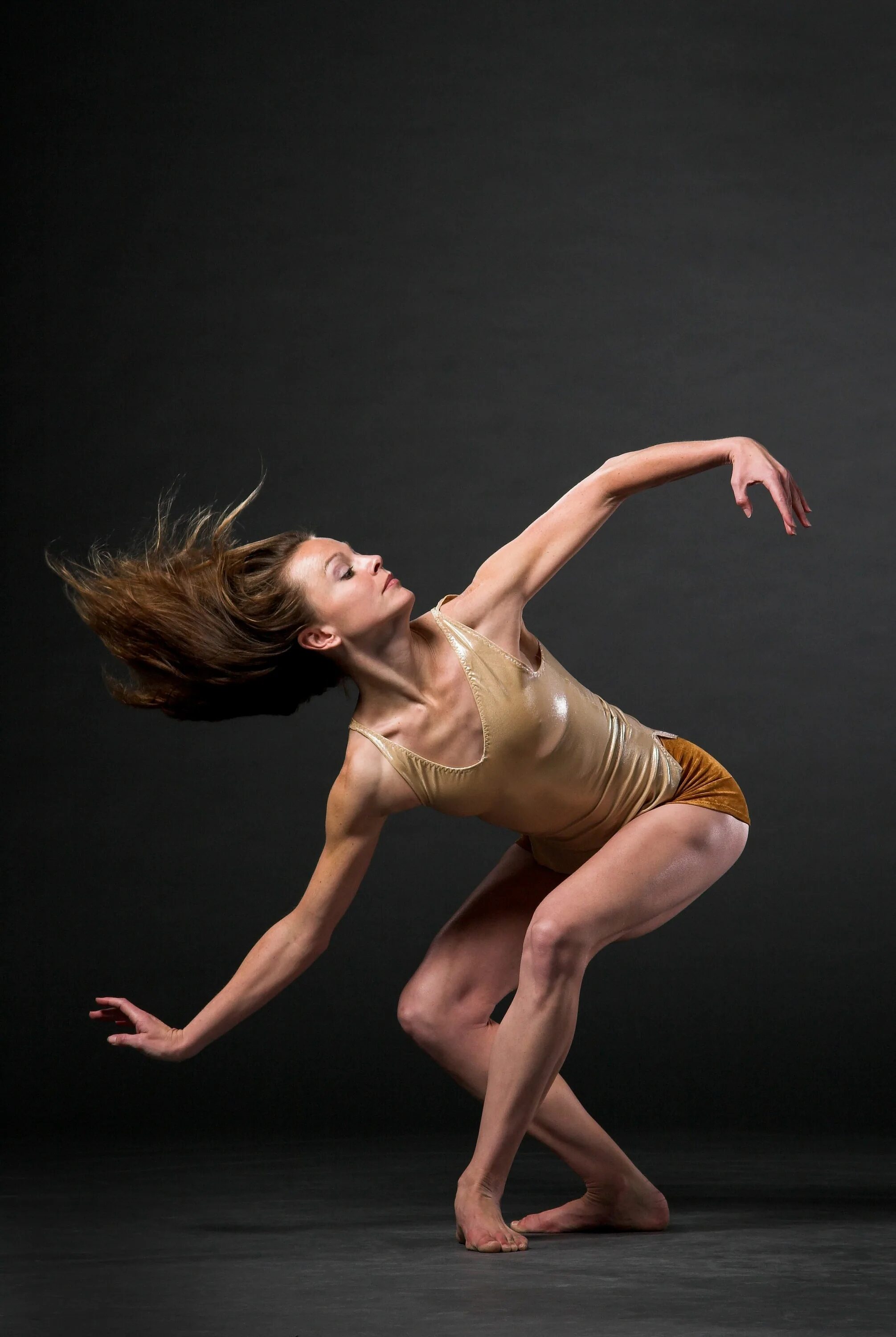 Современные танцы. Движение красивого тела. Современный балет. Красивые движения.