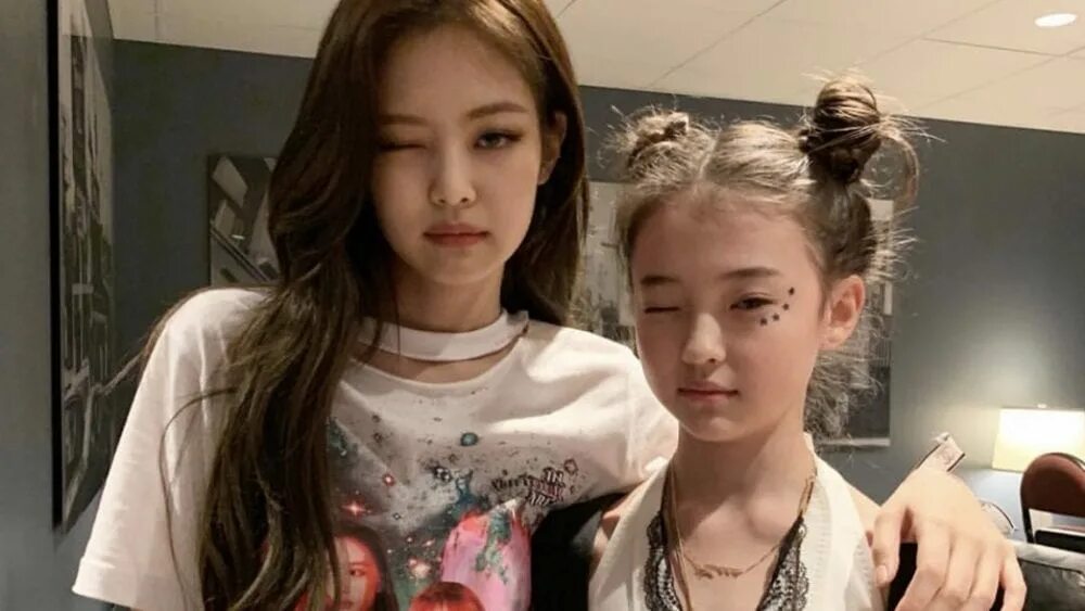 Бывший дженни. Ella gross и дженни. ella gross и blackpink.
