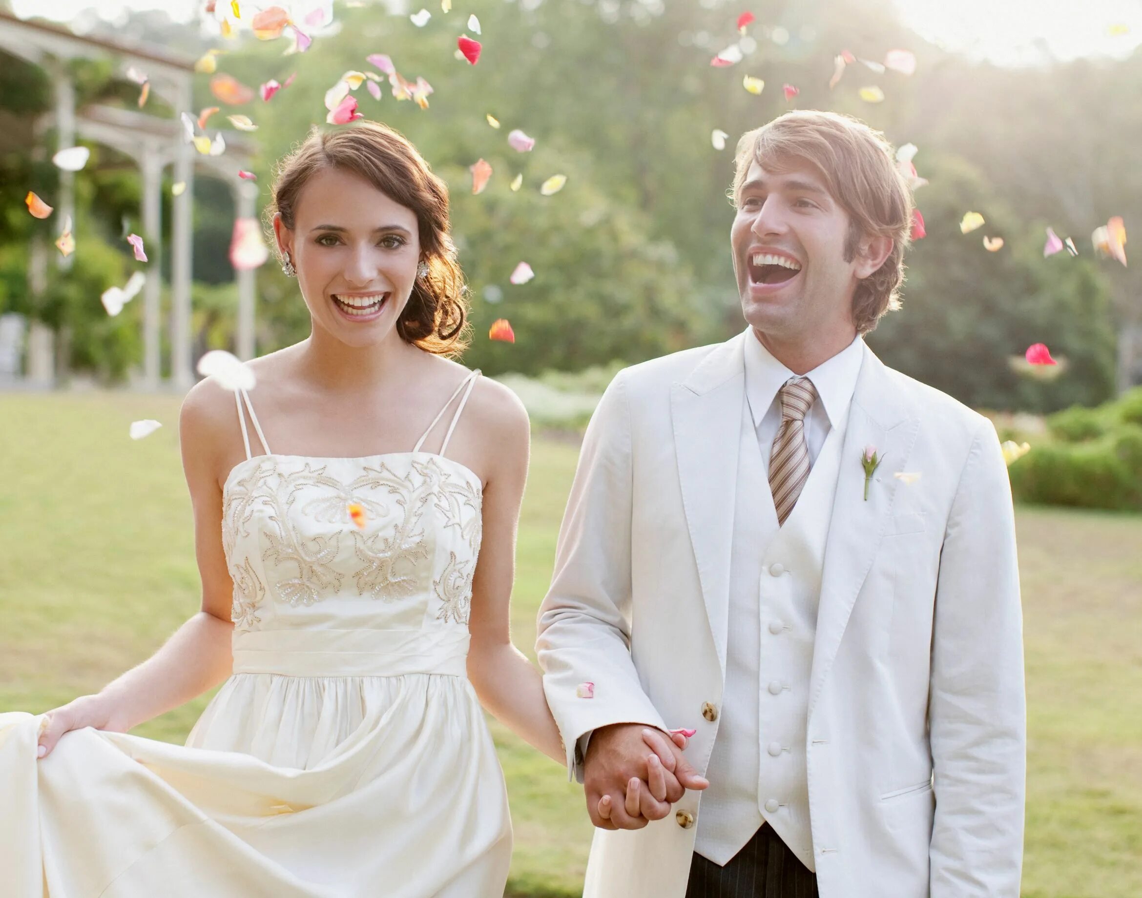 Are going to get married. Свадьба стоковые фото. Инди свадьба мужчина. Фото свадьбы с одинаковой одеждой. Get married.