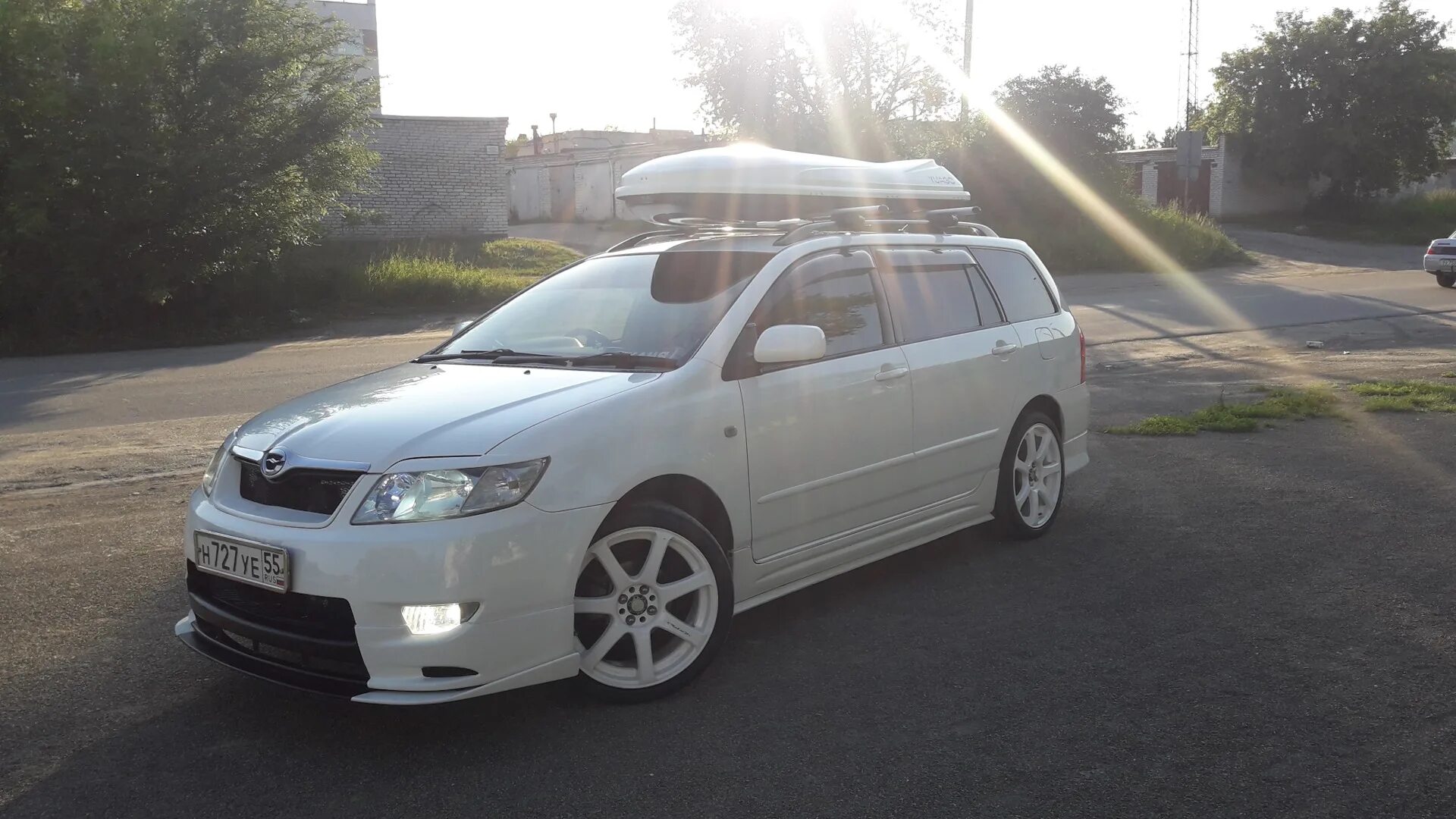 Fielder Toyota 202. Toyota Corolla Fielder бокс на крышу. Тойота Филдер с автобоксом. Toyota Corolla Fielder 202.