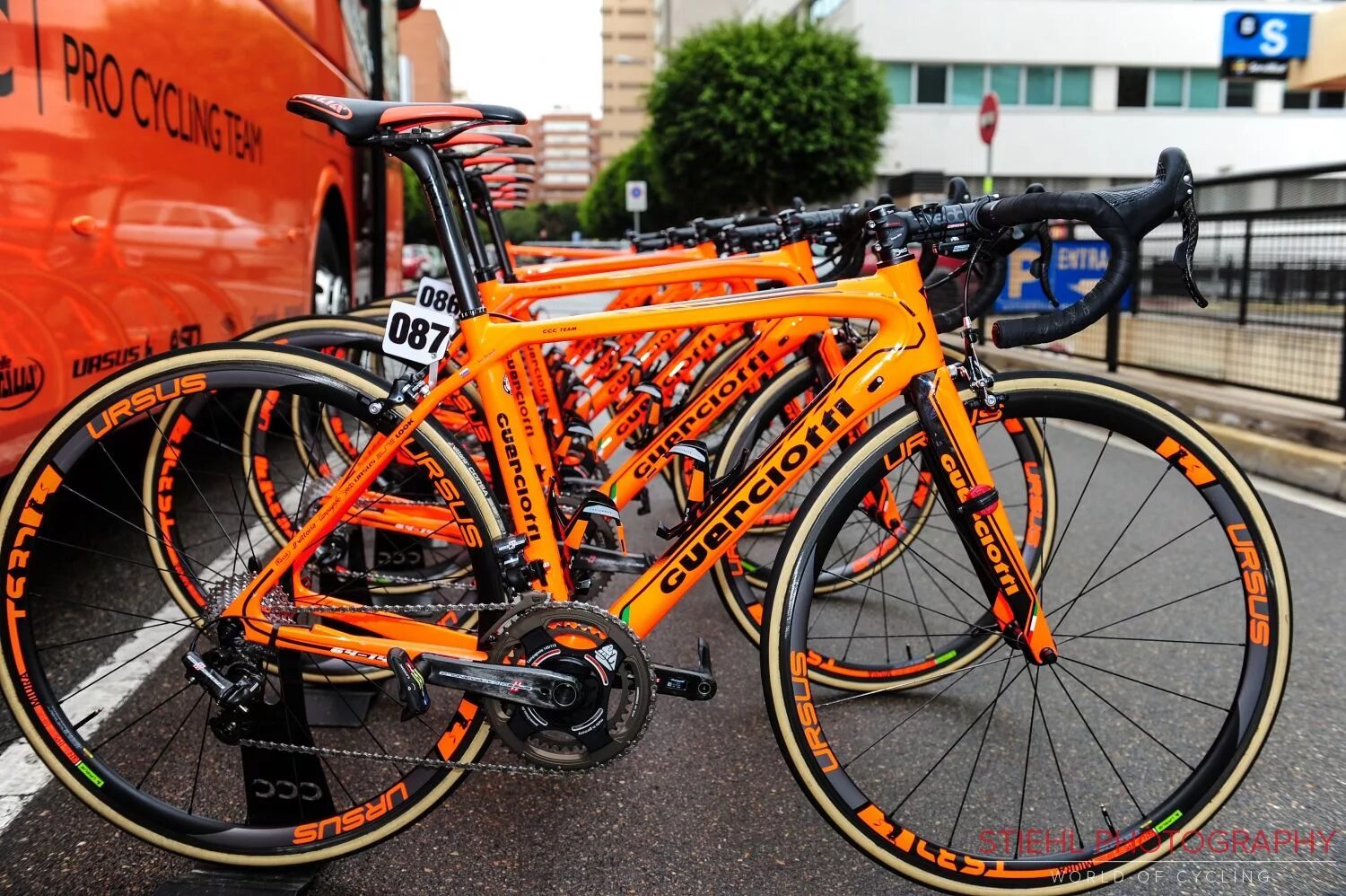 Велосипед брендовый. Германский велосипед. Guerciotti велосипед. Шоссейный велосипед CCC.