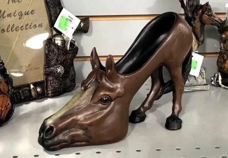 Пони в сапогах. Horse shoes. Смешная обувь. Hoof boots. Horse hooves shoes туфли.