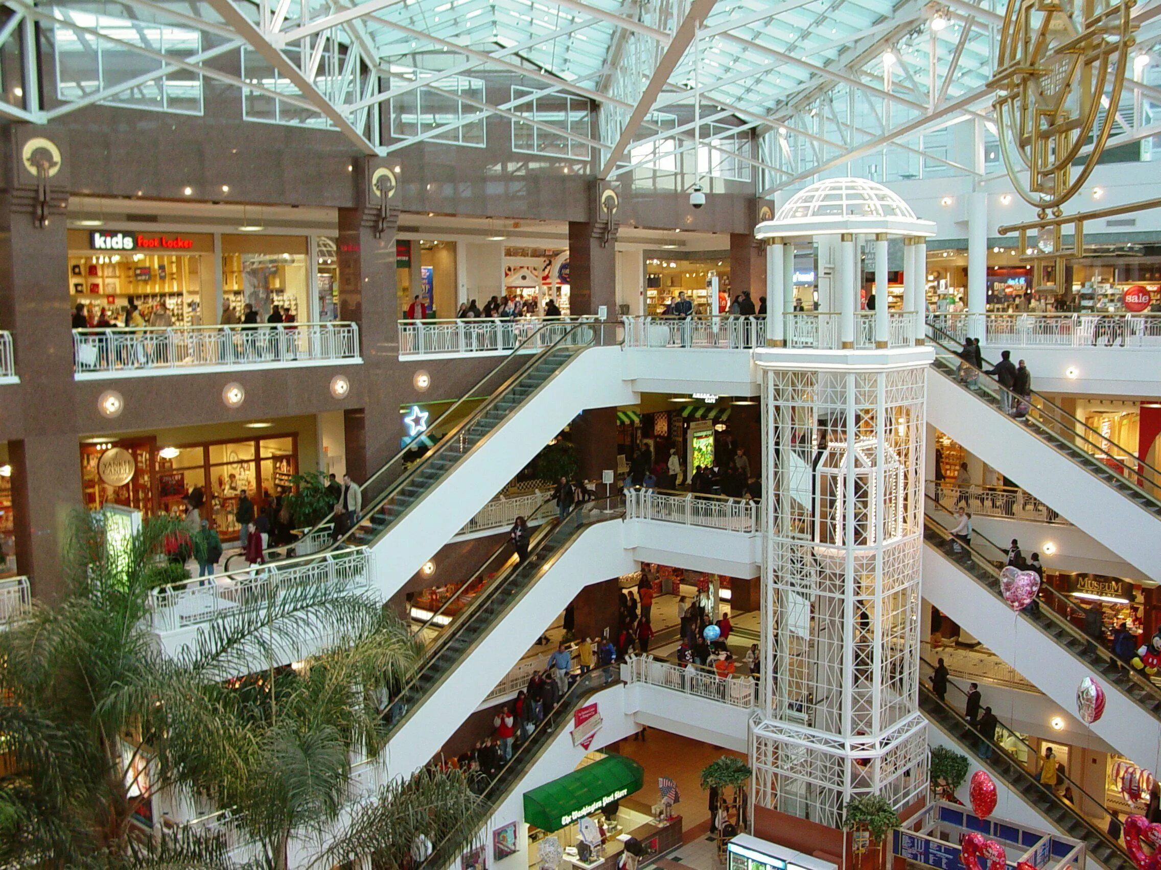 Торговый центр мол. Пентагон сити молл. mall of america в штате миннесота. торговый центр. большой торговый центр.