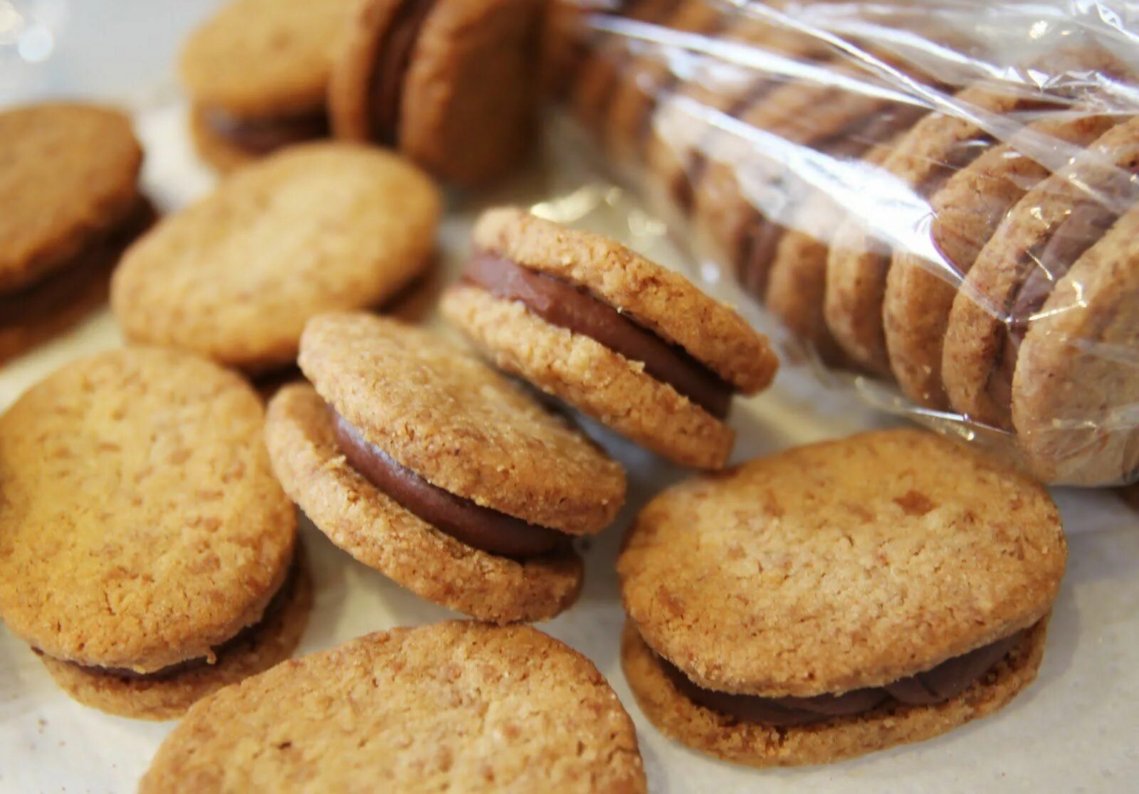 Печенье. Печенье кукис. Несколько печений. Несколько печений. Печенье кукис.