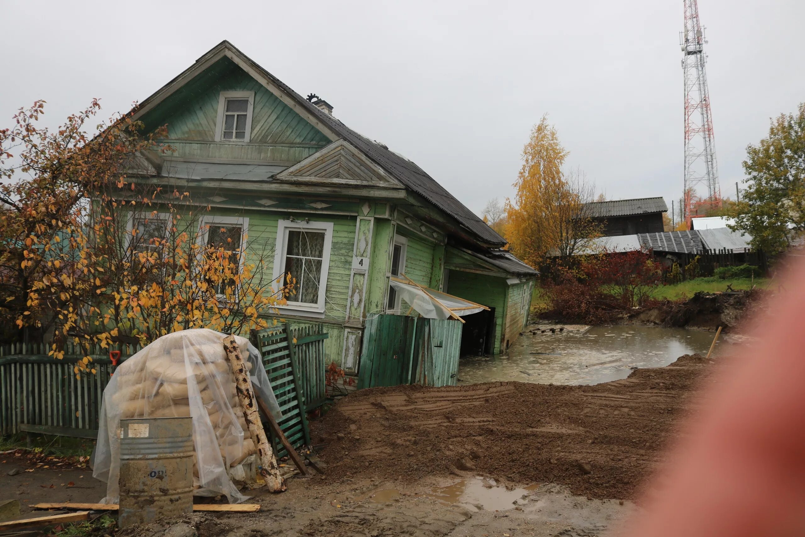 Новости белозерска вологодской. Белозёрск Вологодской области. Дом Белоозеро. Старые дома в городе Белозерске Вологодской области. Дом Капарулина Белозерск Вологодская.