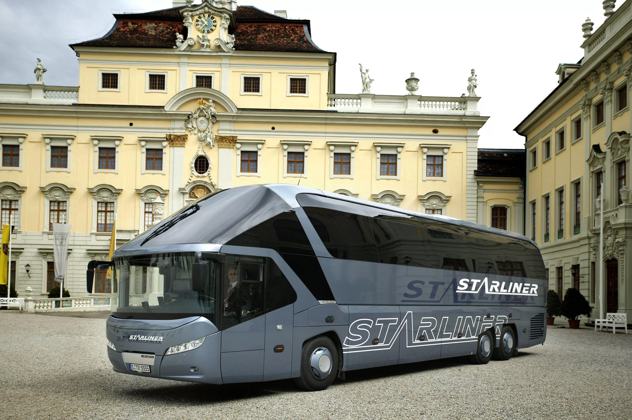 Автобусные туры из петербурга в новгород. Неоплан Starliner. Автобус Neoplan Старлайнер. Туристический автобус Неоплан. Мерседес Неоплан автобус.