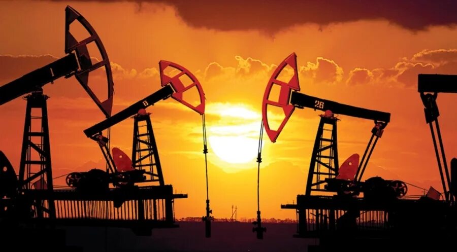 Рабочий нефть газ. Нефтяная промышленность. Добыча нефти и газа. Нефтяная вышка. Добыча нефти и газа фон.