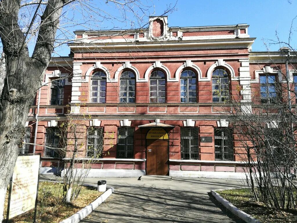Гоголя 12 брянск. Музыкальная школа гоголя. Алма ата улица гоголя 1990. Музыкальная школа гоголя. Музыкальная школа на гоголя симферополь.