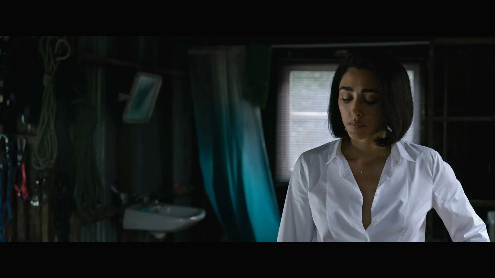 Golshifteh Farahani Extraction. Golshifteh Farahani 2020. Операция по спасению 2020 1080