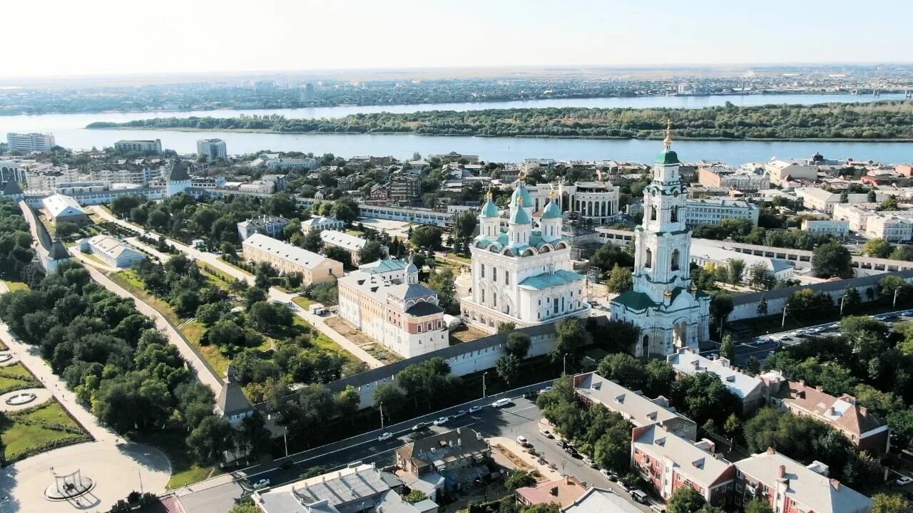 Город астрахань расположена. Астраханский кремль астрахань. астрахань с высоты птичьего полета. астраханский кремль с высоты птичьего полета. астрахань панорама.