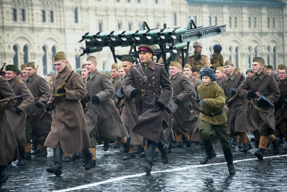 Парад в ноябре на красной площади. Парад 7 ноября 1941. парад 7 ноября 1941 года в москве на красной площади. парад красной армии 7 ноября 1941. парад на красной площади 7 ноября 1941 года.