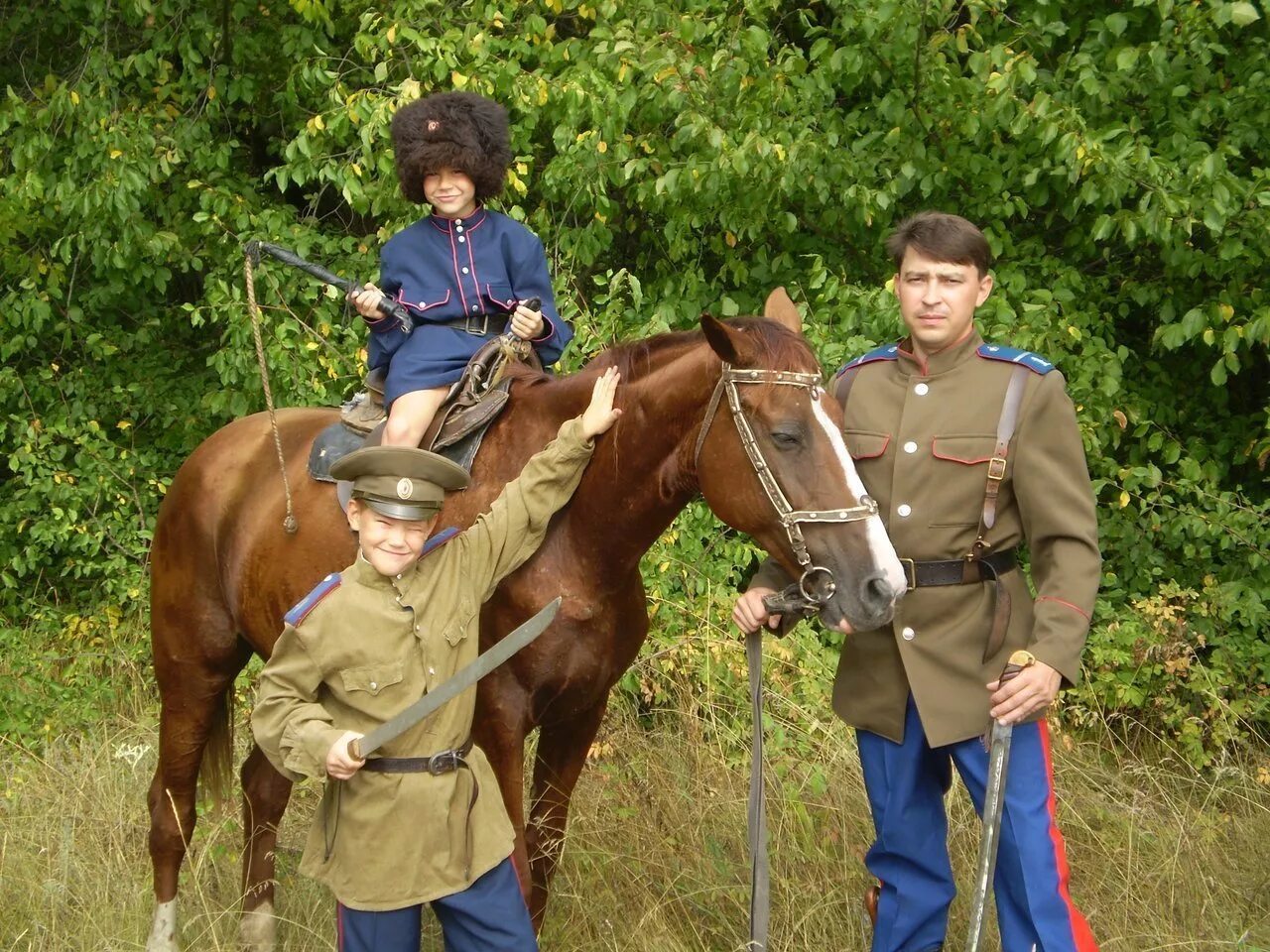 Казаки знаешь. Казачество воспитание. донские казаки на конях. молодые донские казаки. казаки дети.