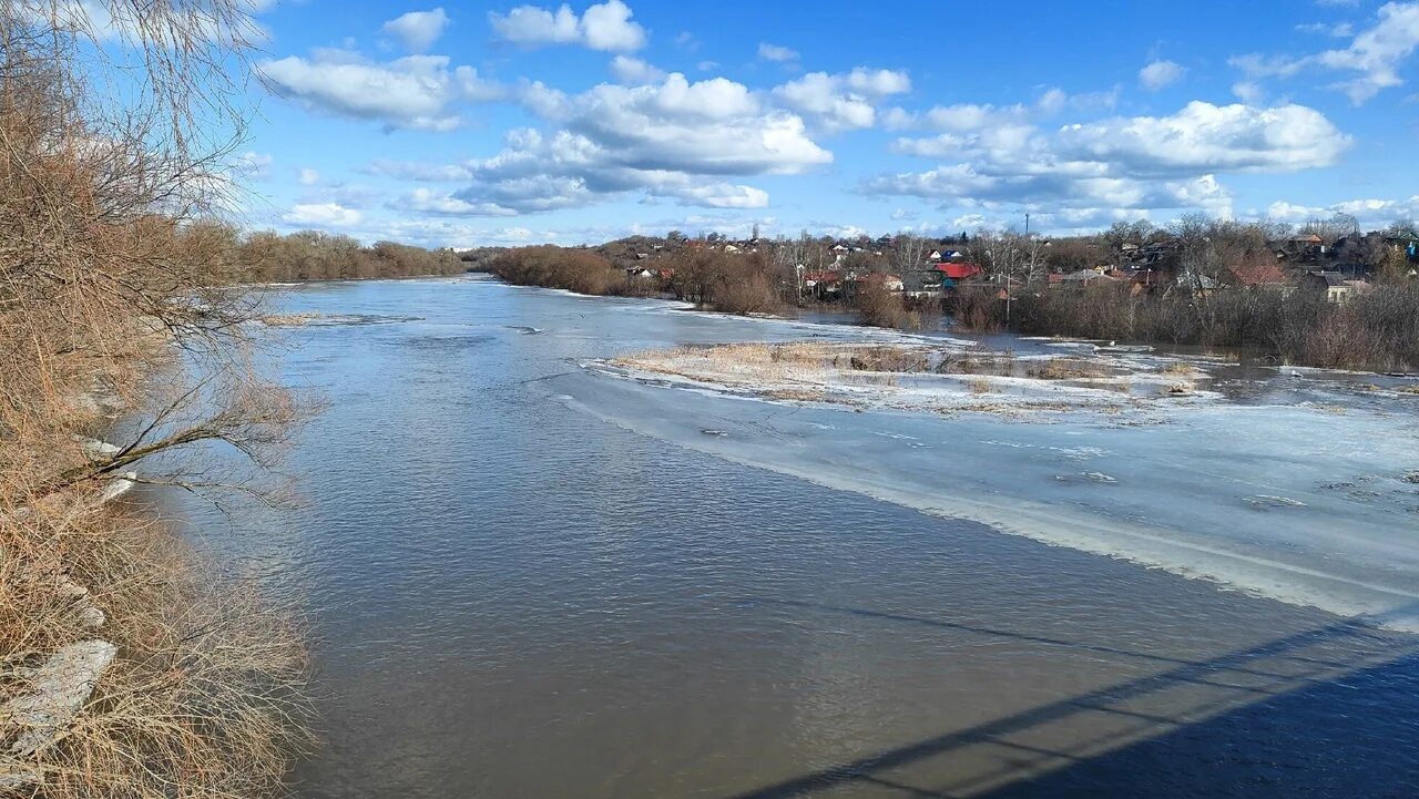 Уровень воды в хопре на сегодня балашов. Балашов Хопер. Половодье. Хопер река половодье. Паводок река Хопер . Балашов.