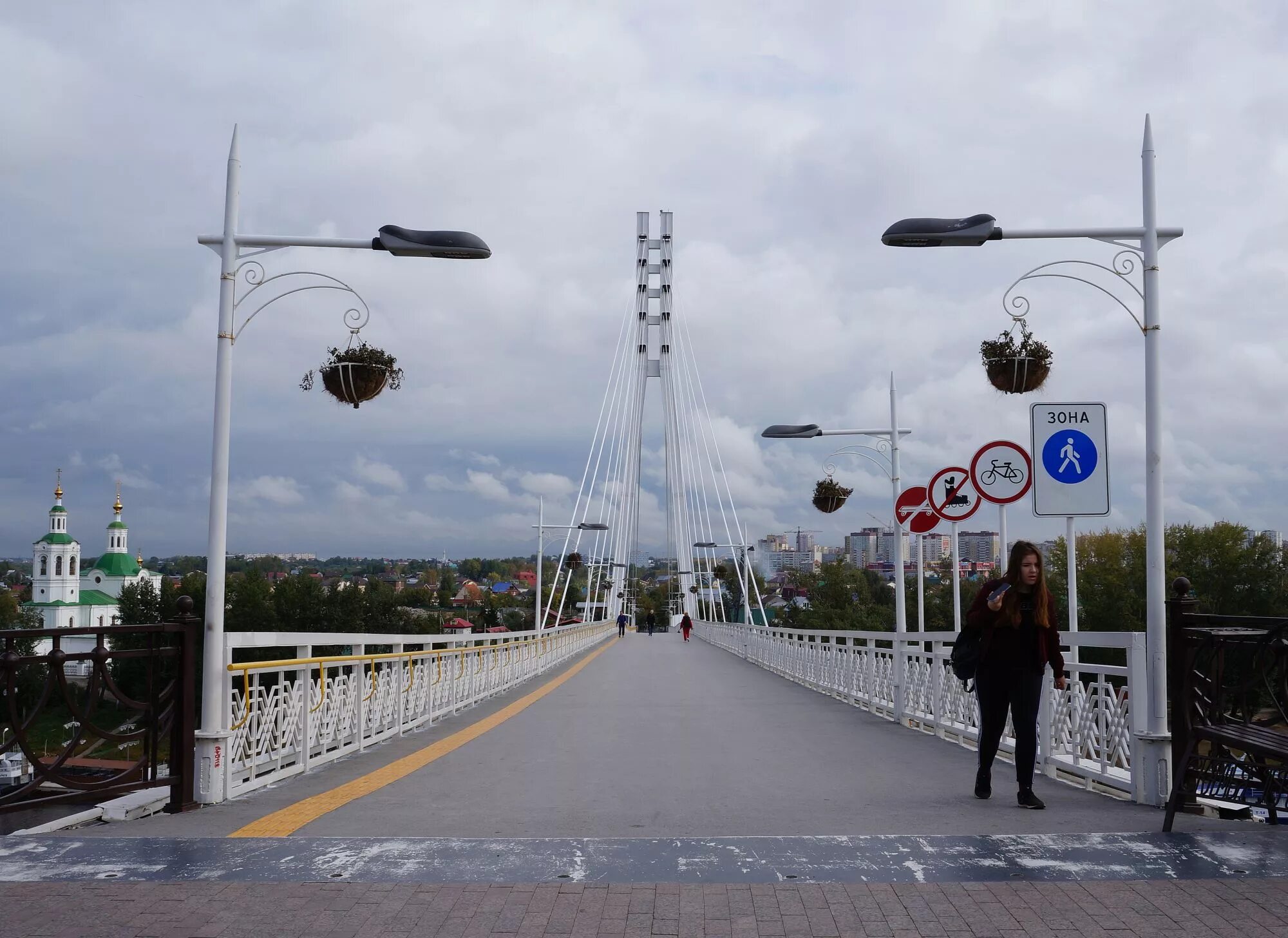 Мост поцелуев Тюмень. Мост поцелуев Краснодар. Кубанская набережная Краснодар мост поцелуев. Мост поцелуев Краснодар парк. Краснодар почему так называется