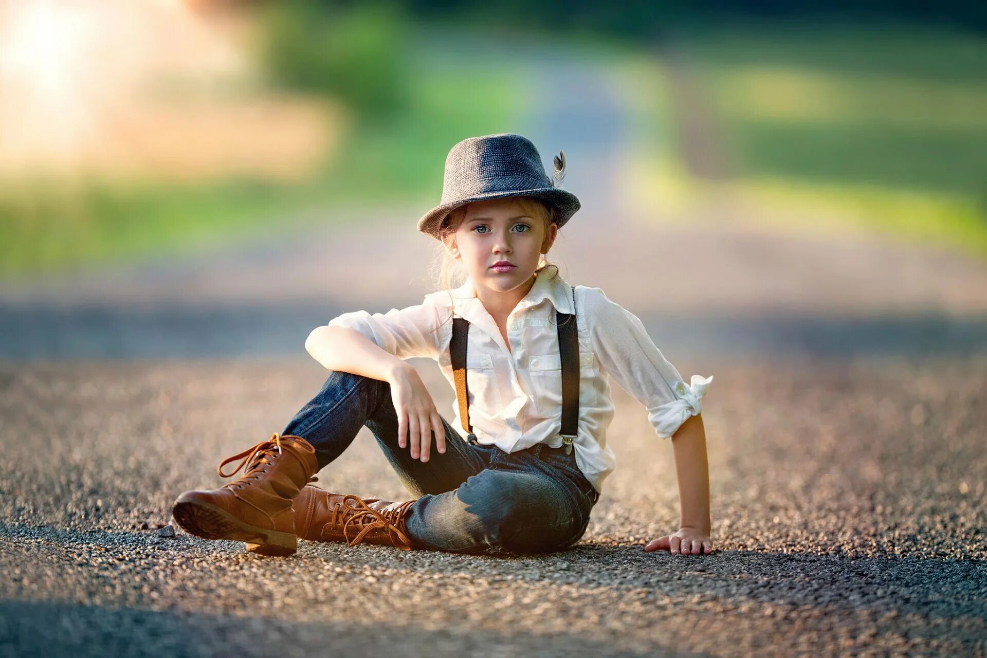 Little cowboy ready to go. Сорванец Tomboy. Мальчик в шляпе. Фотосессия для мальчика. Подросток в шляпе.