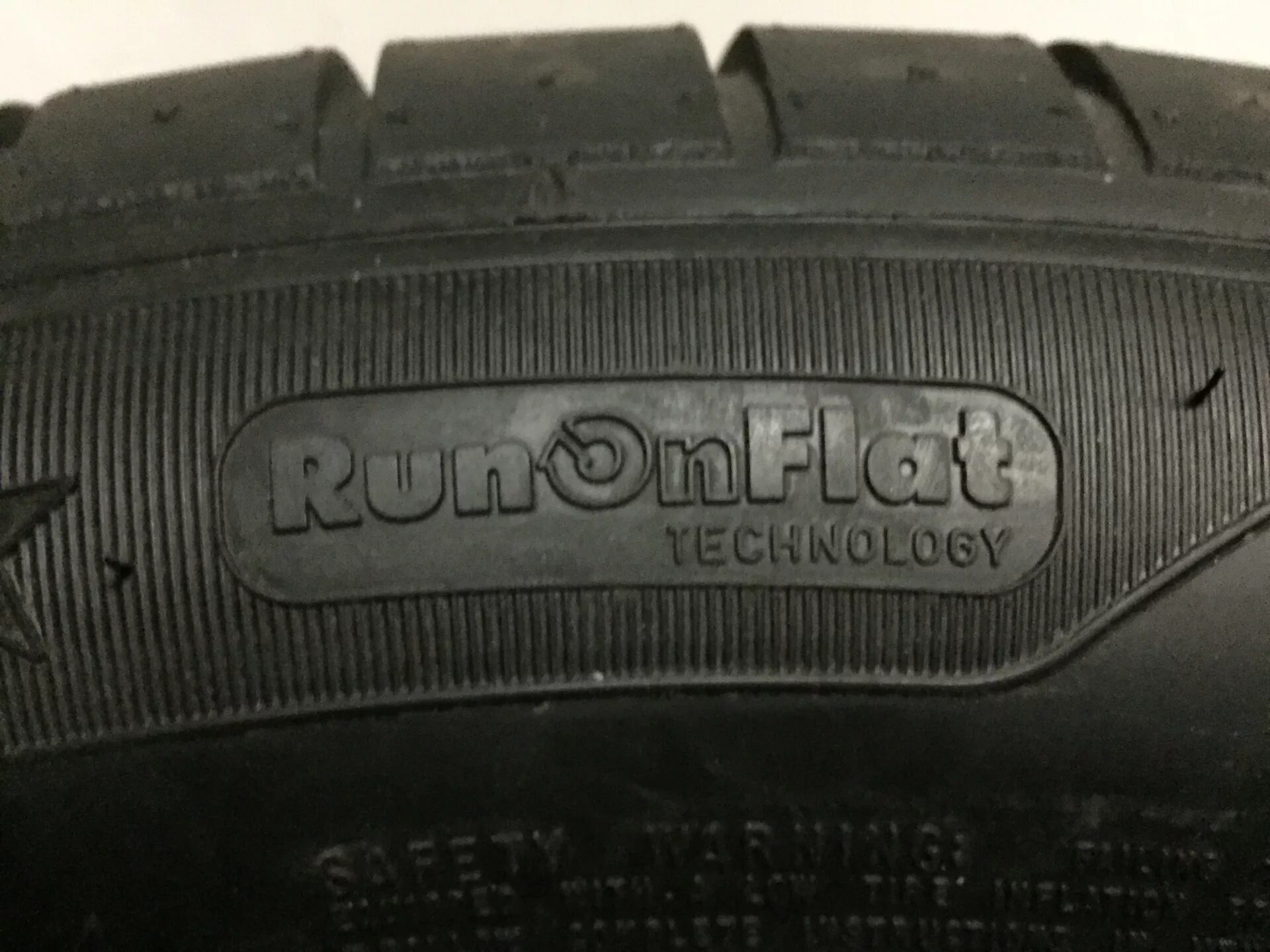 Что такое run flat шины зимние. Goodyear eagle f1 suv 4x4. run flat шины что это. runflat шины bmw. ранфлэт гудиер р18.