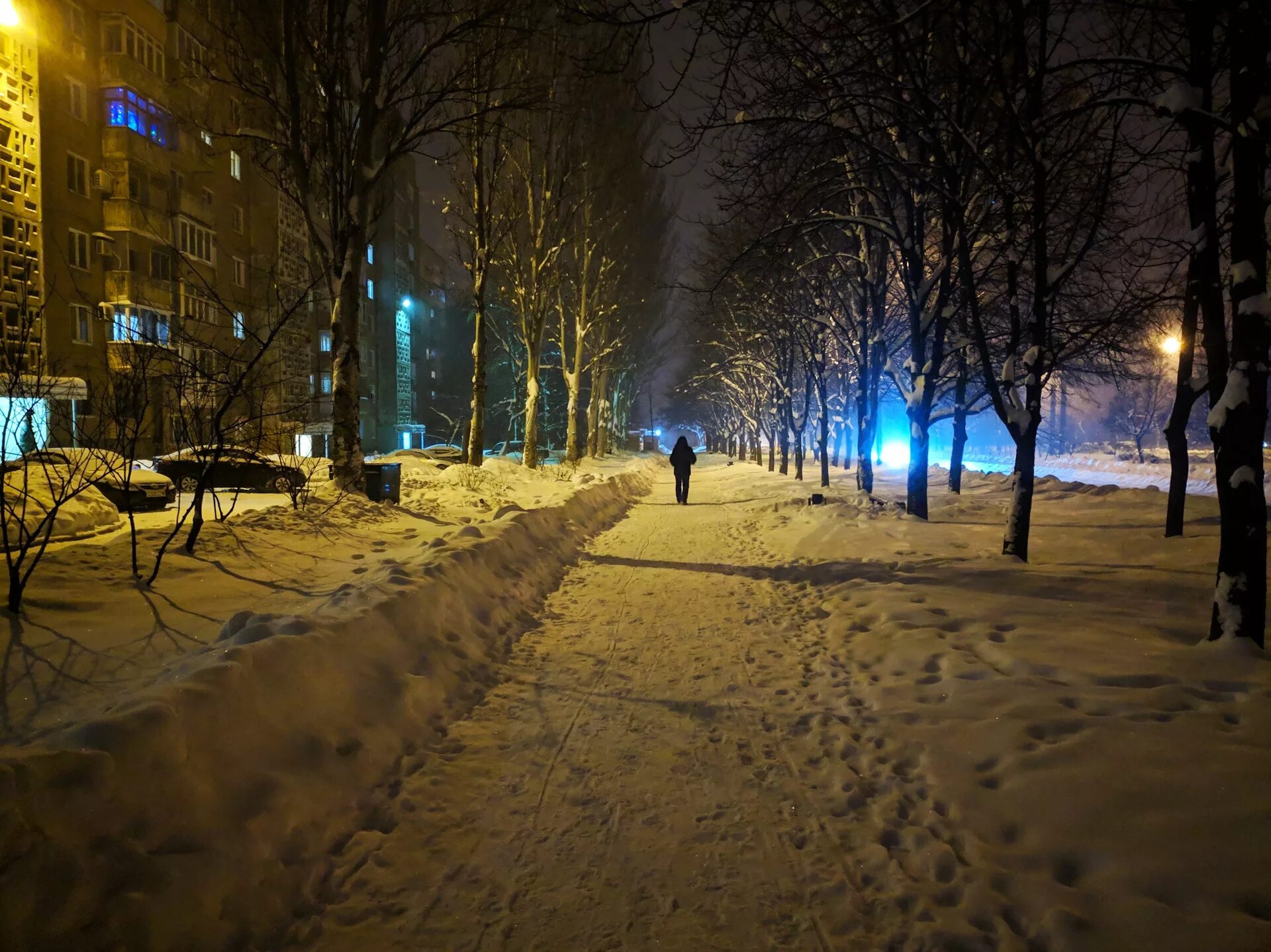 Улица зимой ночью. Улица зимой. зимние улицы россии. ночная зимняя улица.