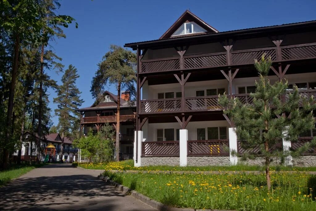 Загородный клуб дмитровский район. Парк отель Кантри Резорт Вербилки. Country Resort Hotel Вербилки. Гелиопарк Вербилки. Country Resort Подмосковье Вербилки.