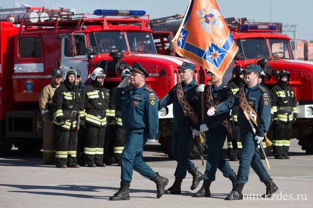 День мчс пожарных. Пожарная охрана России МЧС России. Пожарная охрана Омск. Пожарная охрана города Омска. Празднование дня пожарной охраны.