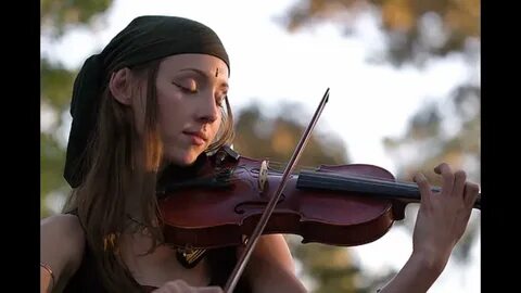 Violin dancing