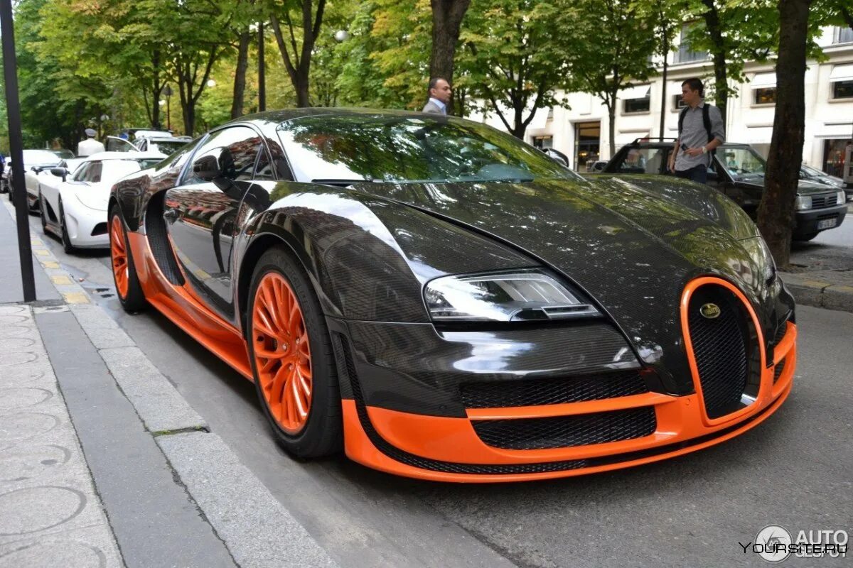 Сколько бугатти вейрон. Bugatti veyron 16.4 supersport золотая. bugatti veyron 16.4 super sport. bugatti вейрон. bugatti veyron супер спорт.