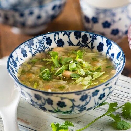Кинзу в суп добавляют. Lemon coriander soup. кориандр суп. суп и сэндвич.