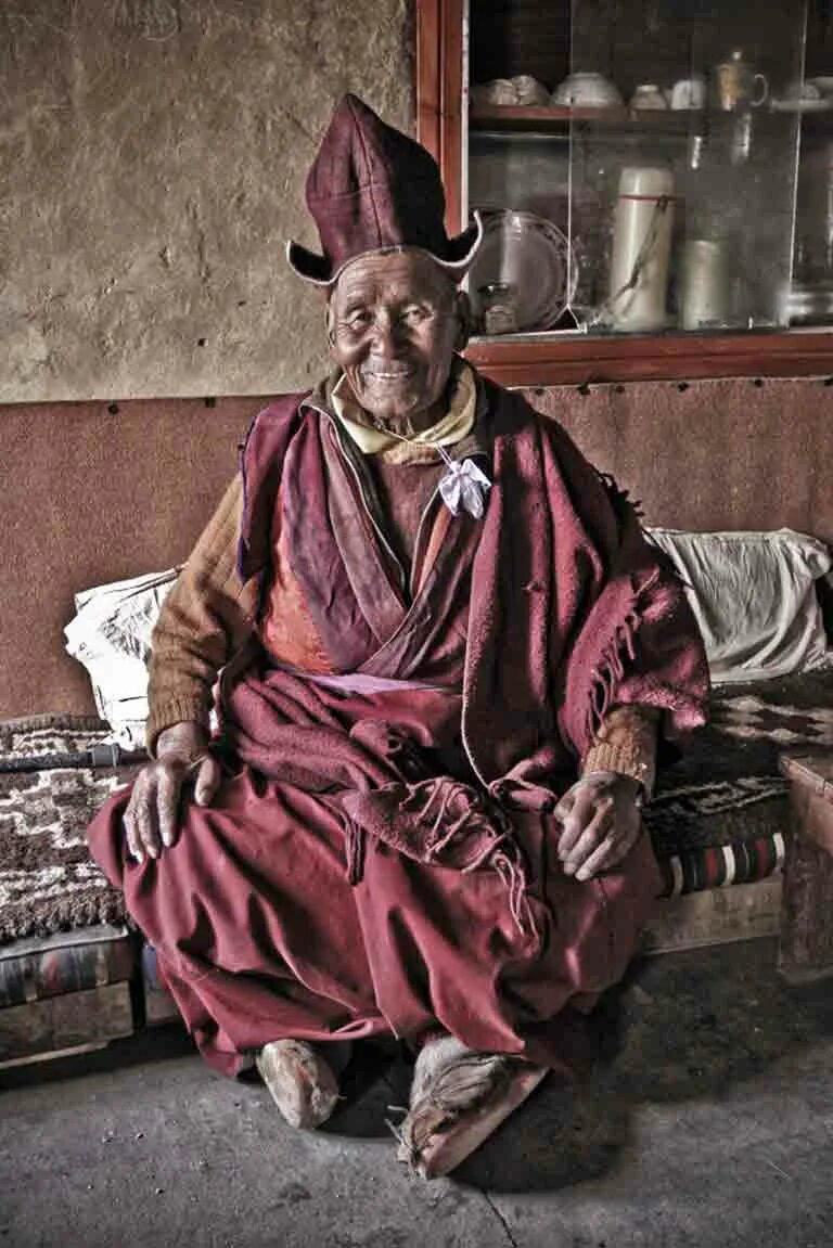 Монах долгожитель. Зайчан монах. Тибетский монах долгожитель 189. Тибет монах Шурале. Монахи отшельники Тибета.