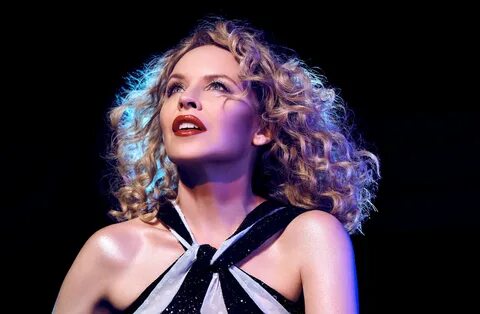 There are 2033 more pics in the Kylie Minogue photo gallery. 