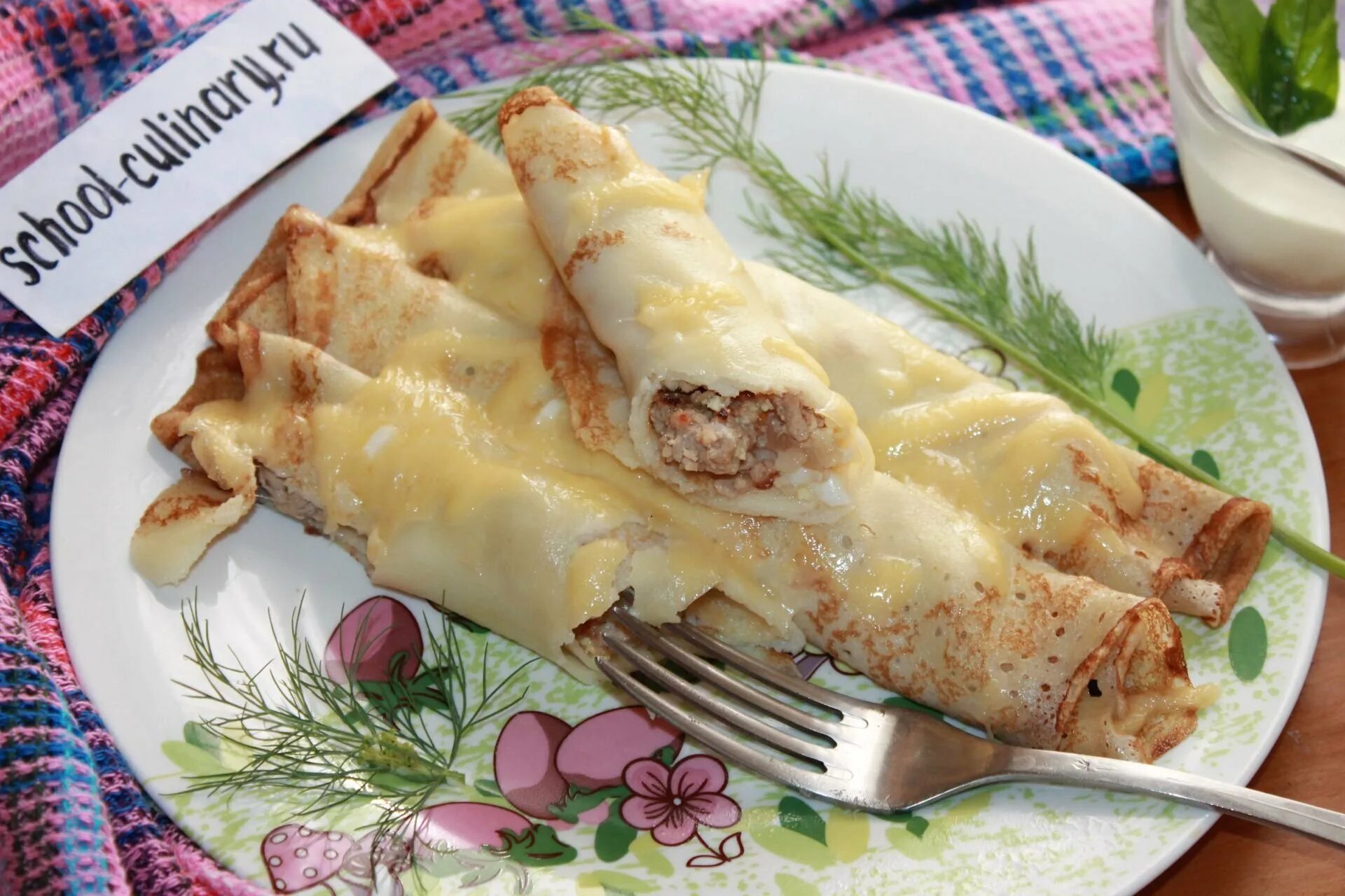 Блинчики с куриным фаршем. Блины с фаршем. яичные блинчики с фаршем. фаршированные блинчики с фаршем. блинчики фаршированные яйцом.