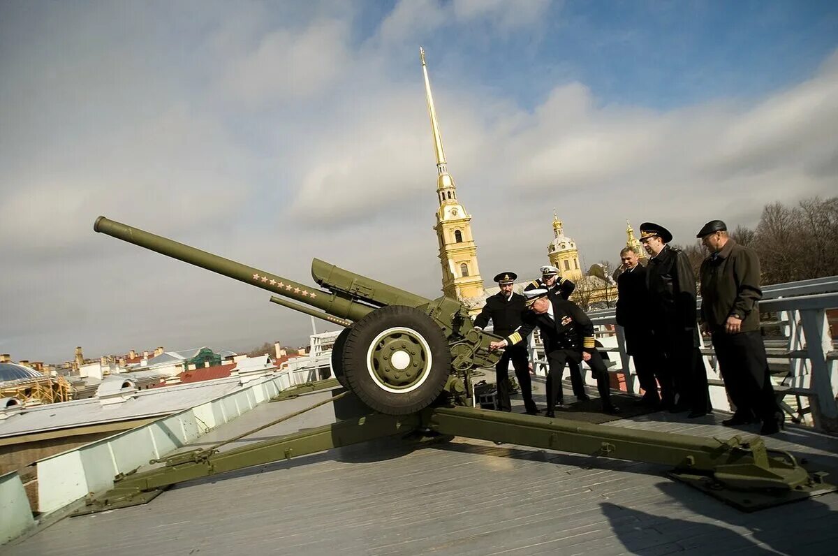 Выстрел пушки в петропавловской крепости время. Пушка нарышкина бастиона петропавловской крепости. пушка петропавловской крепости выстрел. выстрел из пушки на петропавловской крепости. полуденные пушки петропавловской крепости.