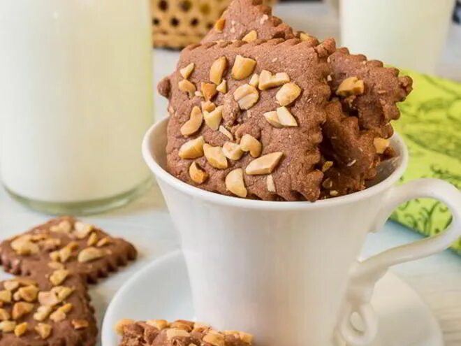 Недорого и вкусно: песочные кольца с арахисом по-советски