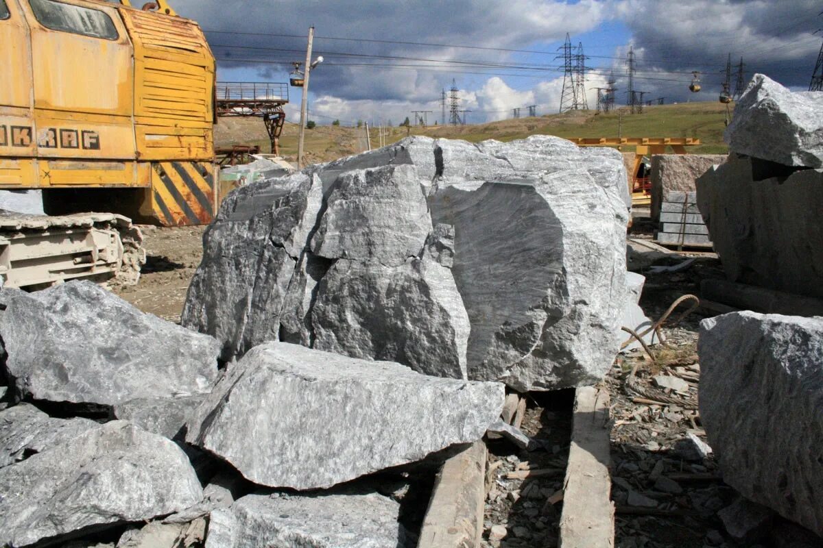 Где купить карьерный камень. Месторождение гранита в Челябинской области. Сибирский гранит месторождение. Добыча строительного камня. Месторождение строительного камня.