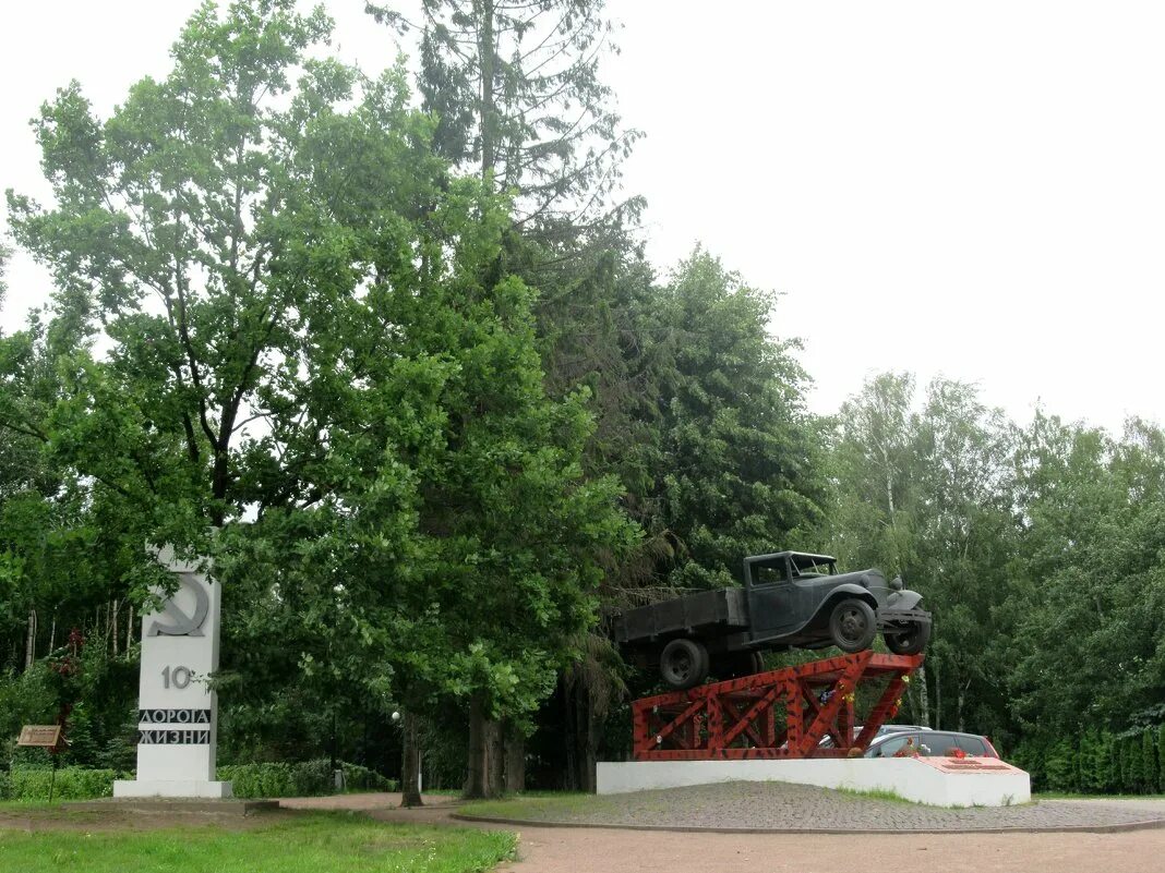 Памятник полуторке