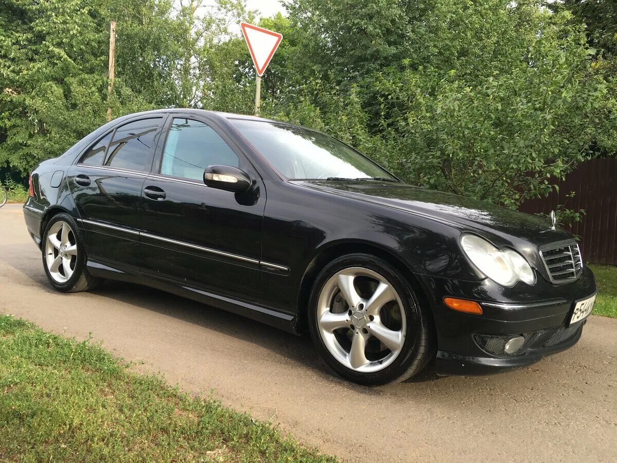 Mercedes 2005 годов. Mercedes Benz w203 черный. Mercedes w203 2005. W203 Mercedes черный. Mercedes c class w203 Black.