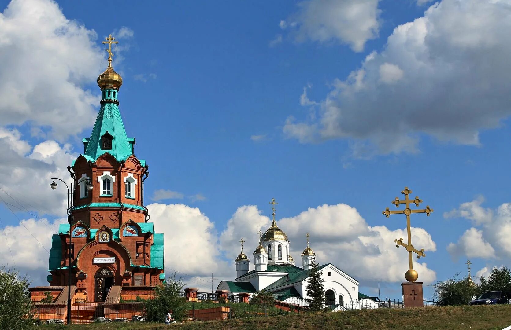 Храм в академгородке красноярск. Церковь новомучеников красноярск академгородок. Храм новомучеников и исповедников российских красноярск. Храм святителя луки красноярск. Николаевский храм красноярск.
