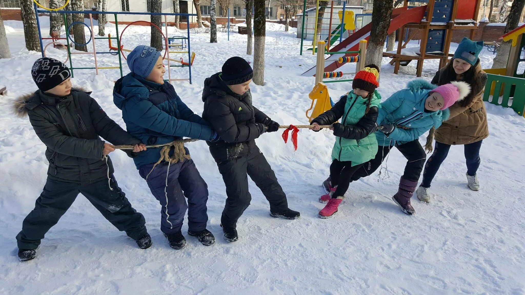 Зимние игры. Зимние игры на улице. Соревнования на улице зимой для детей. Зимние развлечения.