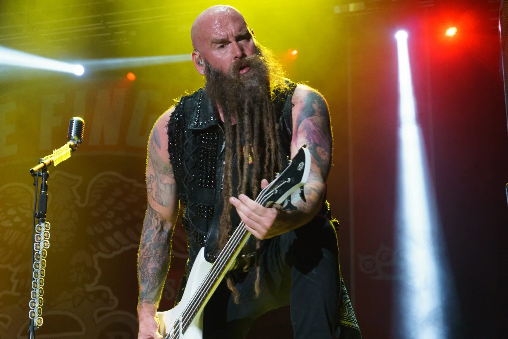 Finger death слушать. Finger death слушать. Five finger death punch. Finger death слушать. Ivan moody.