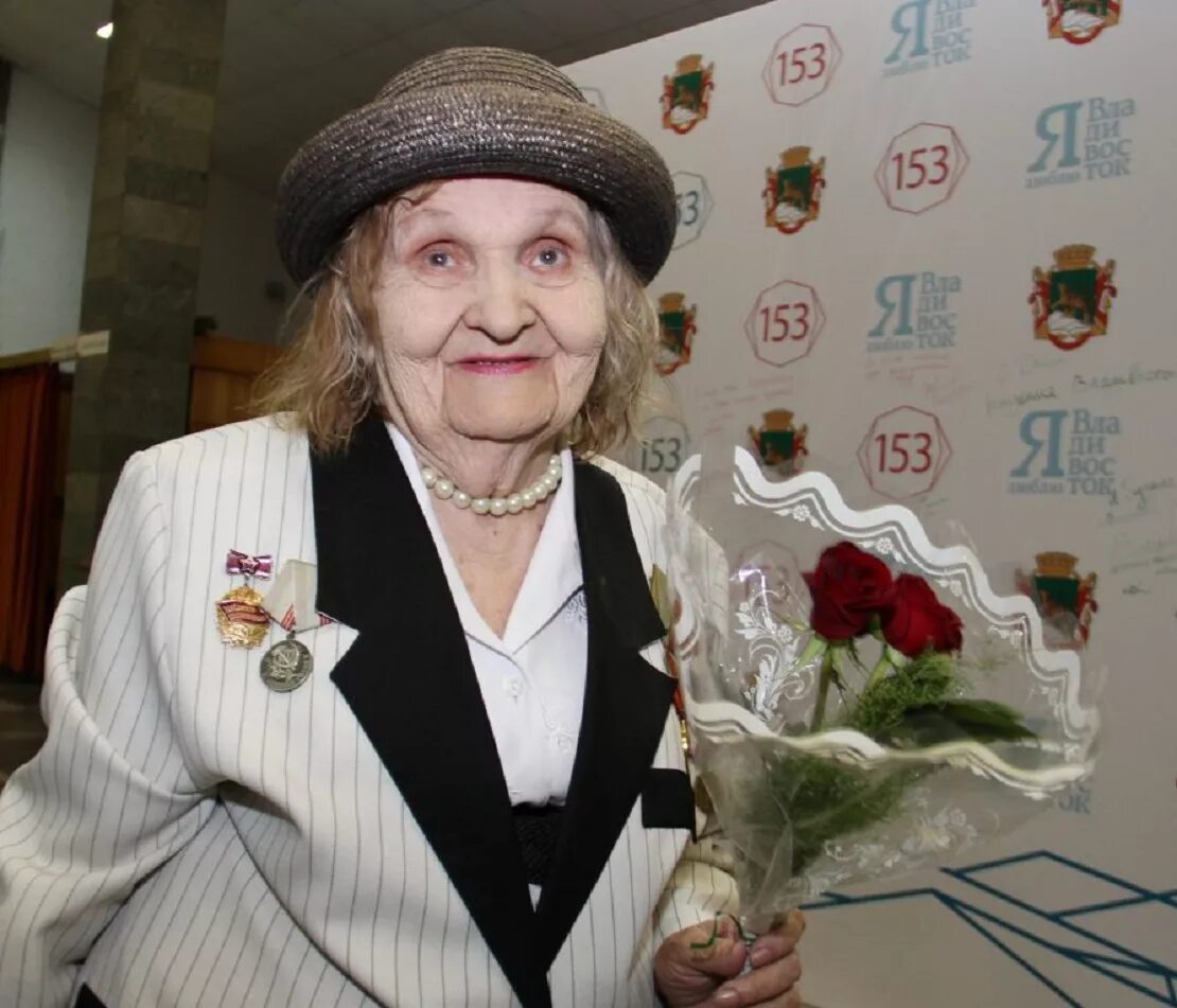 Ветеран труда. Ветераны труда медицинские работники. Диспансеризация ветеранов вов. Медицинская сестра. Ветеран труда.