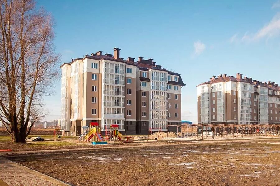 Большое исаково дома. Пикино. Гибкая черепица деке генуя зрелый каштан. Калининград посёлок макос исаково. Калининград город мастеров большое исаково.