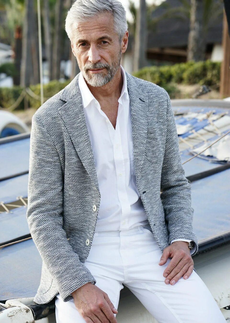 взрослый мужчина. седой мужчина. Silver fox седой мужчина. красивый взрослый мужчина. стильная одежда для мужчин после 50 лет.